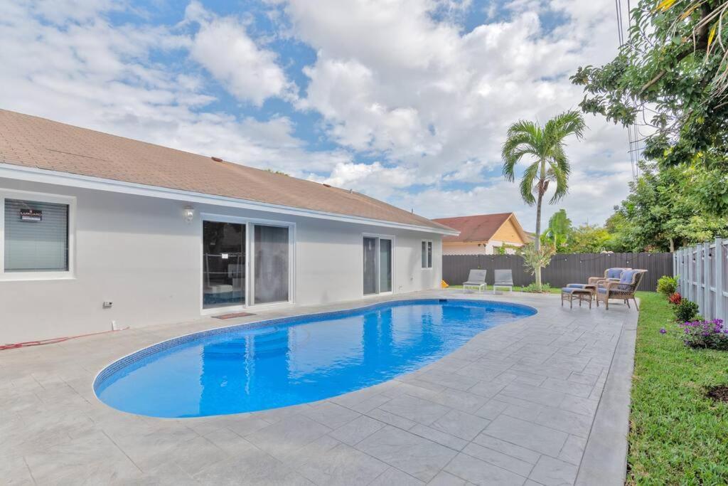 Spacious 4 Bedrooms, 2 Bathroom House With Pool Miramar Bagian luar foto