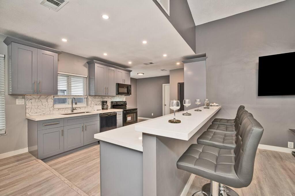 Spacious 4 Bedrooms, 2 Bathroom House With Pool Miramar Bagian luar foto