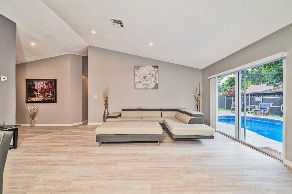 Spacious 4 Bedrooms, 2 Bathroom House With Pool Miramar Bagian luar foto