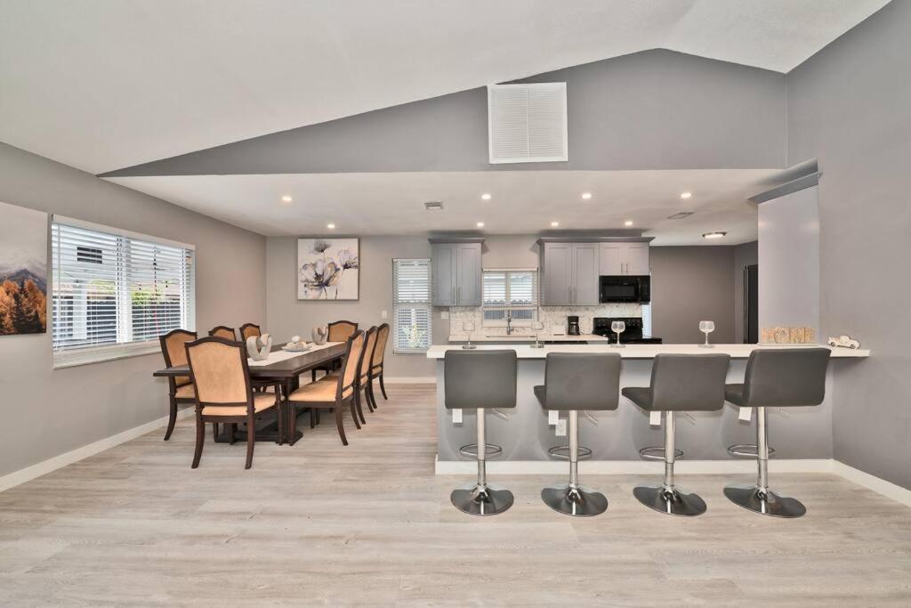Spacious 4 Bedrooms, 2 Bathroom House With Pool Miramar Bagian luar foto