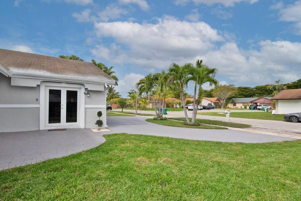 Spacious 4 Bedrooms, 2 Bathroom House With Pool Miramar Bagian luar foto