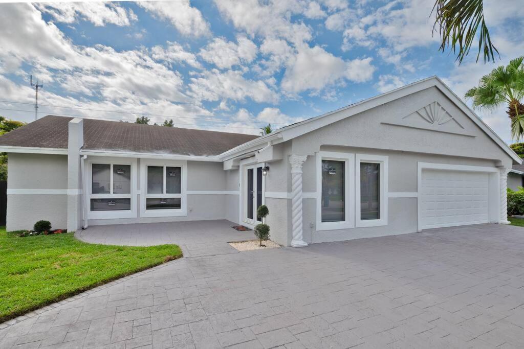 Spacious 4 Bedrooms, 2 Bathroom House With Pool Miramar Bagian luar foto